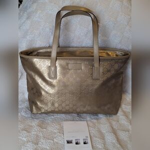 LUX114: Gucci Hold Metallic GG Imprimé Tote